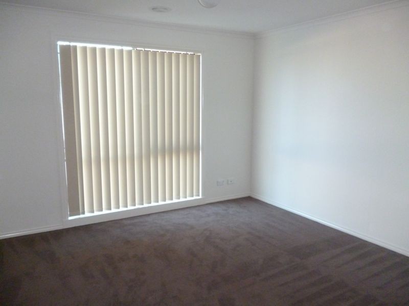 2/107 Army Road, Pakenham VIC 3810