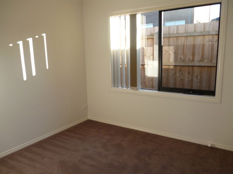 2/107 Army Road, Pakenham VIC 3810