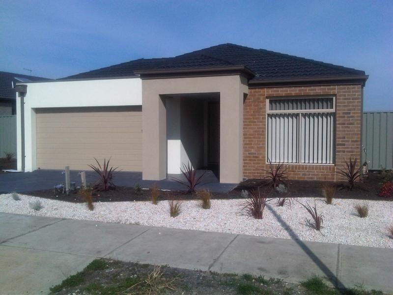 23 Waterloo Road, Cranbourne East VIC 3977