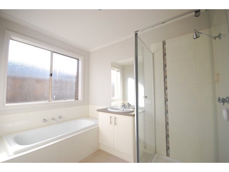 15 Golden Wattle Court, Cranbourne North VIC 3977