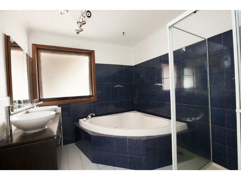 9 Tongola Court, Cranbourne VIC 3977