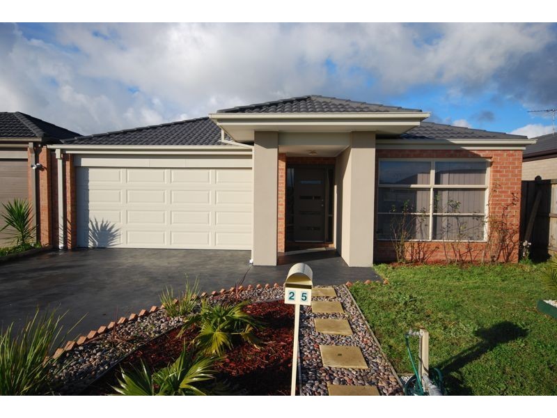 25 Banfield Place, Lyndhurst VIC 3975