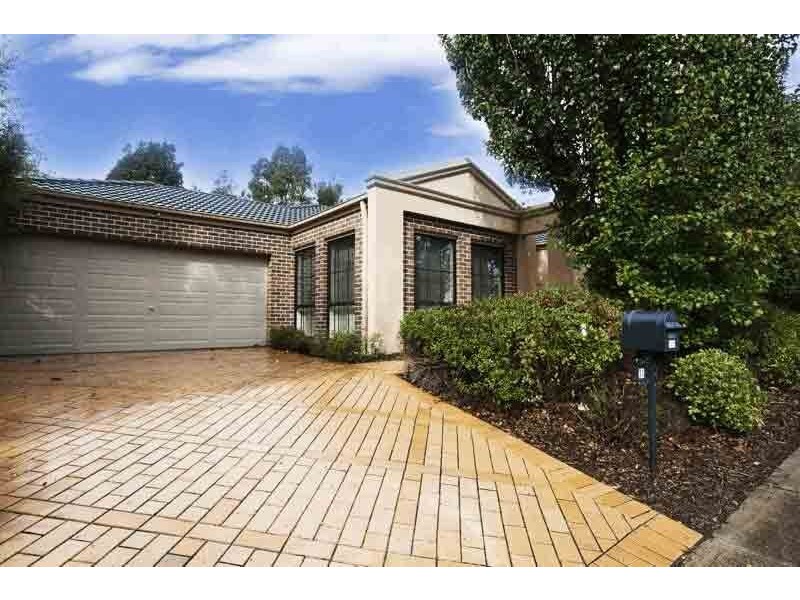 31 Waterside Drive, Cranbourne East VIC 3977