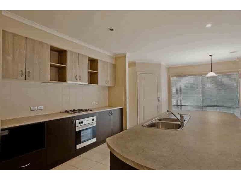 31 Waterside Drive, Cranbourne East VIC 3977