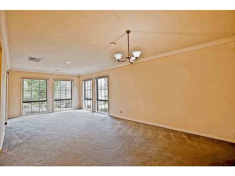 31 Waterside Drive, Cranbourne East VIC 3977