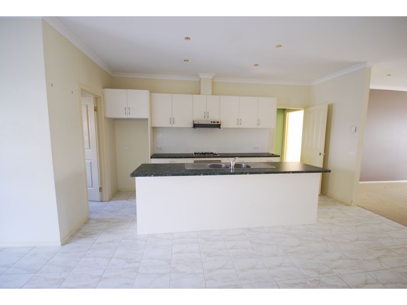 1/2 Duff Street, Cranbourne VIC 3977
