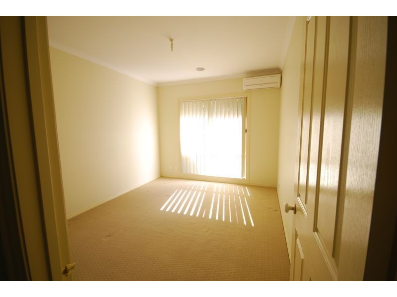 1/2 Duff Street, Cranbourne VIC 3977
