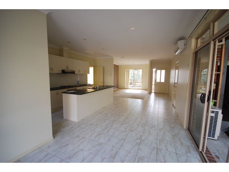 1/2 Duff Street, Cranbourne VIC 3977