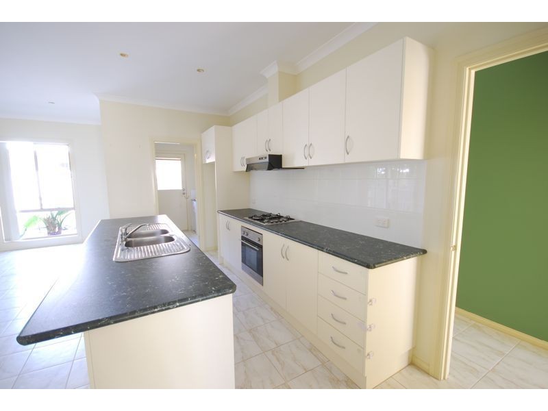 1/2 Duff Street, Cranbourne VIC 3977
