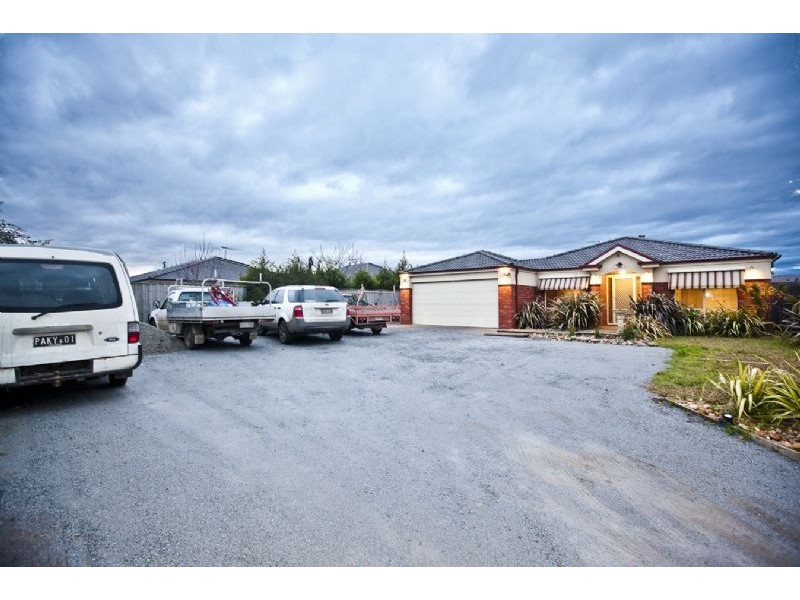 16 Dryandra Place, Cranbourne VIC 3977