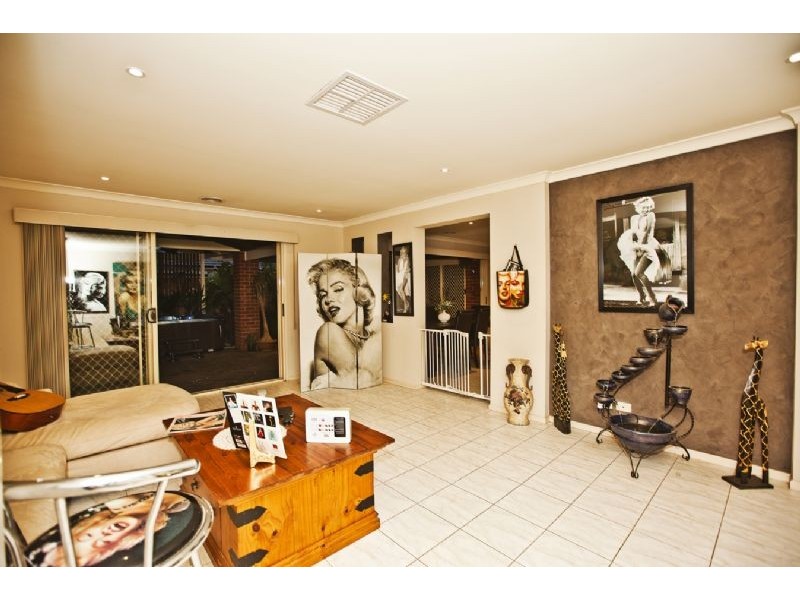 16 Dryandra Place, Cranbourne VIC 3977
