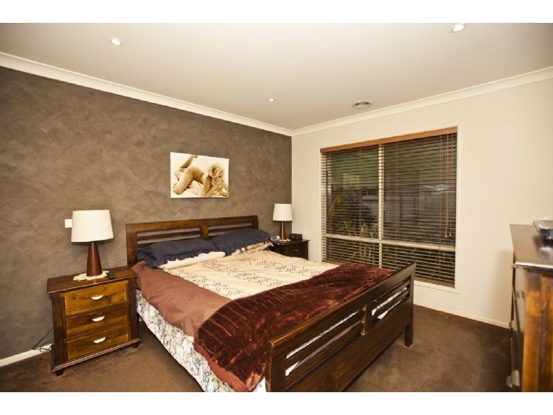 16 Dryandra Place, Cranbourne VIC 3977