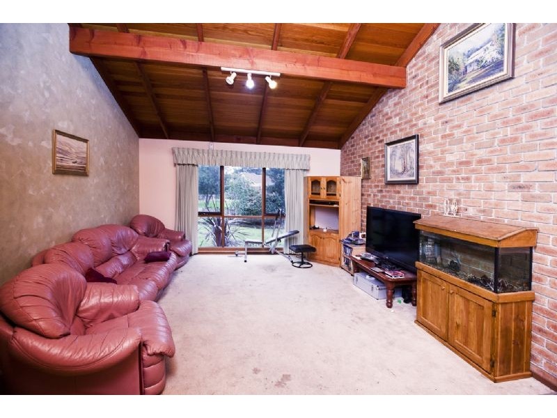 5 Oregon Court, Cranbourne North VIC 3977