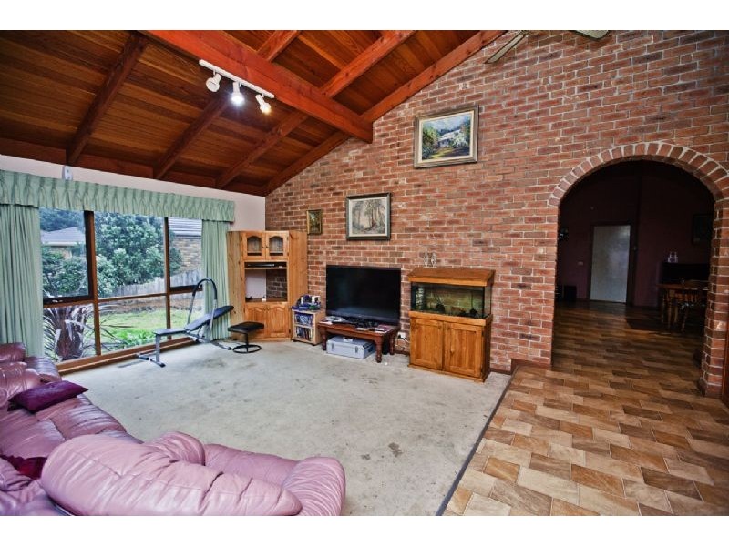 5 Oregon Court, Cranbourne North VIC 3977