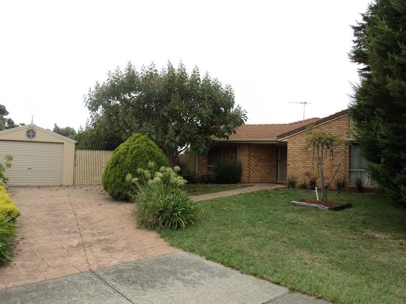 4 Bengal Court, Cranbourne North VIC 3977