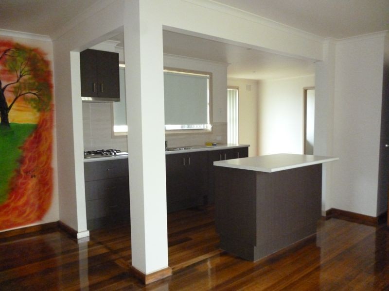 9 Valepark Crescent, Cranbourne VIC 3977