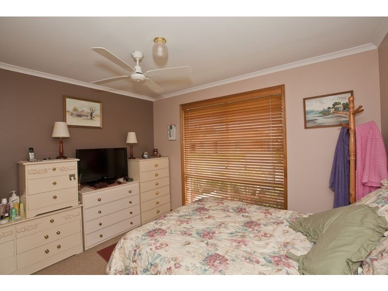 33 Samantha Crescent, Cranbourne North VIC 3977