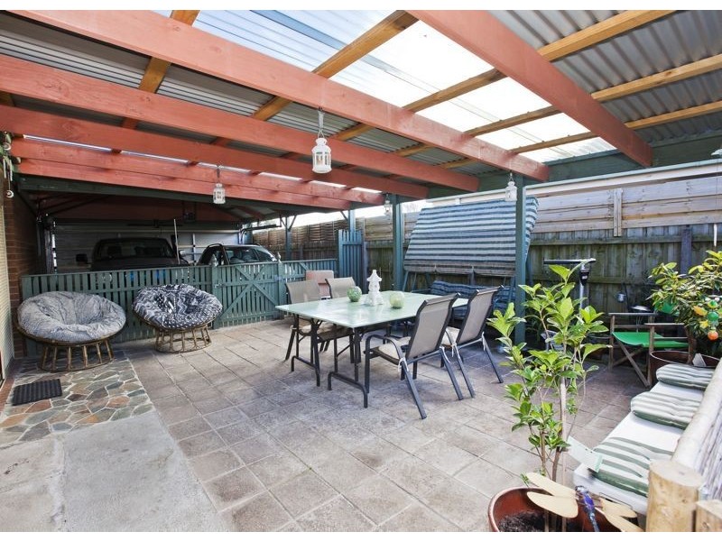 33 Samantha Crescent, Cranbourne North VIC 3977