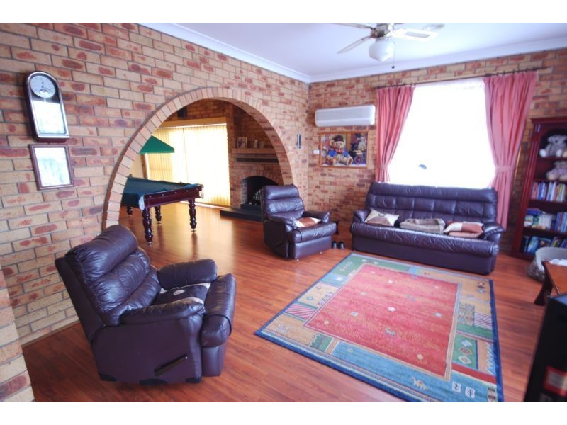36 Ruffy Drive, Cranbourne VIC 3977
