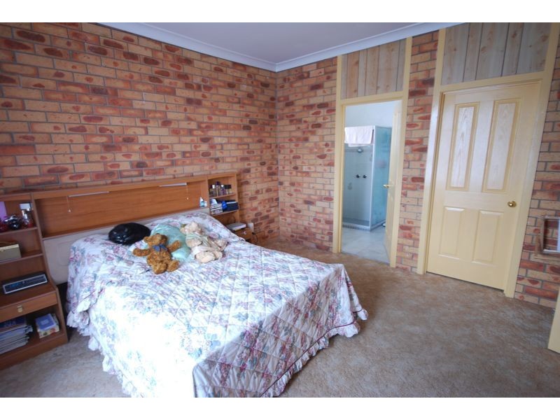 36 Ruffy Drive, Cranbourne VIC 3977