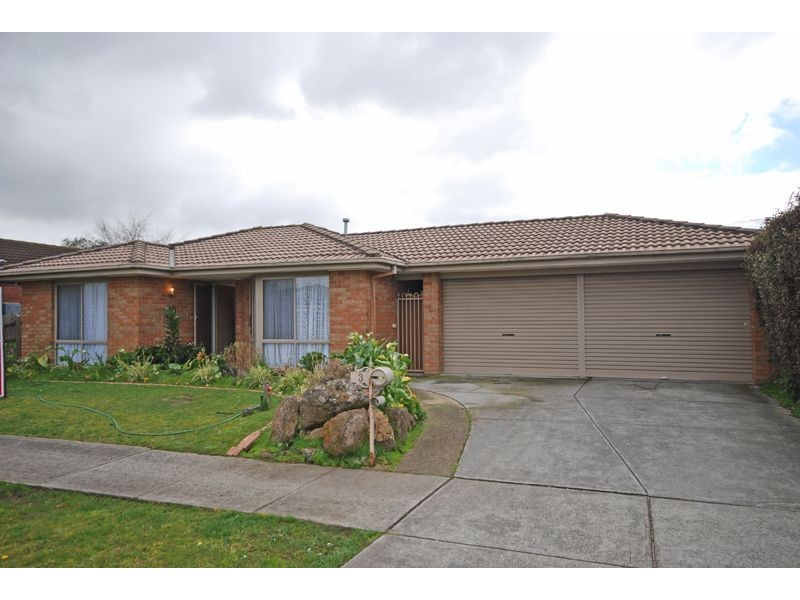 3 Douglas Court, Cranbourne West VIC 3977