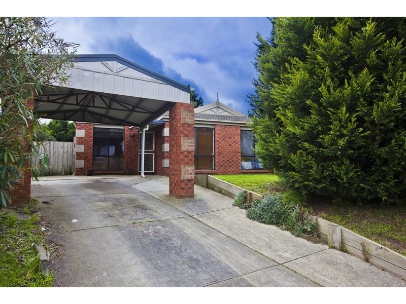 13 Godwin Crescent, Cranbourne North VIC 3977