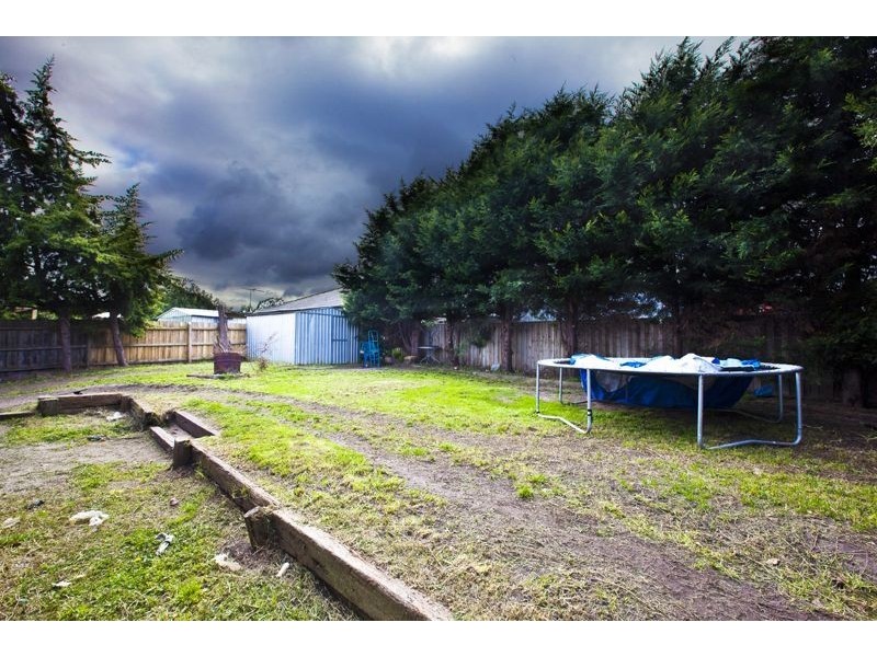 13 Godwin Crescent, Cranbourne North VIC 3977