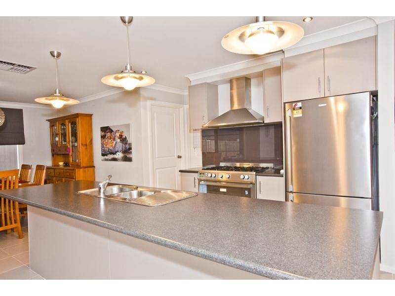 2 Wesson Way, Cranbourne East VIC 3977