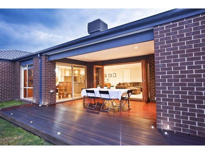 2 Wesson Way, Cranbourne East VIC 3977