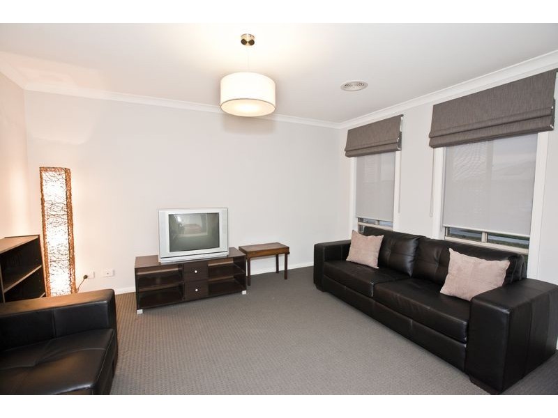 2 Wesson Way, Cranbourne East VIC 3977