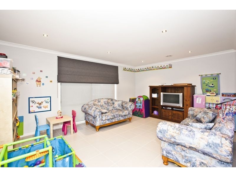 2 Wesson Way, Cranbourne East VIC 3977