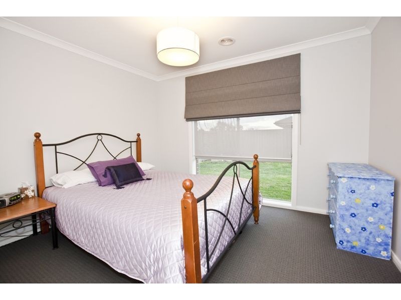 2 Wesson Way, Cranbourne East VIC 3977