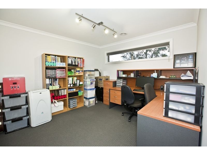 2 Wesson Way, Cranbourne East VIC 3977