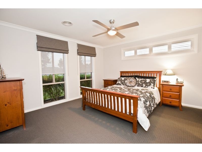 2 Wesson Way, Cranbourne East VIC 3977