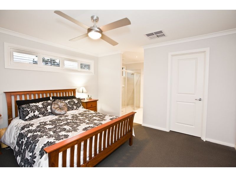 2 Wesson Way, Cranbourne East VIC 3977