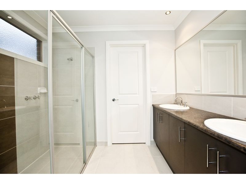 2 Wesson Way, Cranbourne East VIC 3977