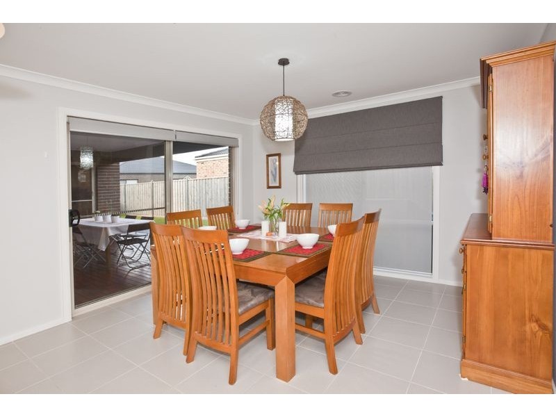 2 Wesson Way, Cranbourne East VIC 3977