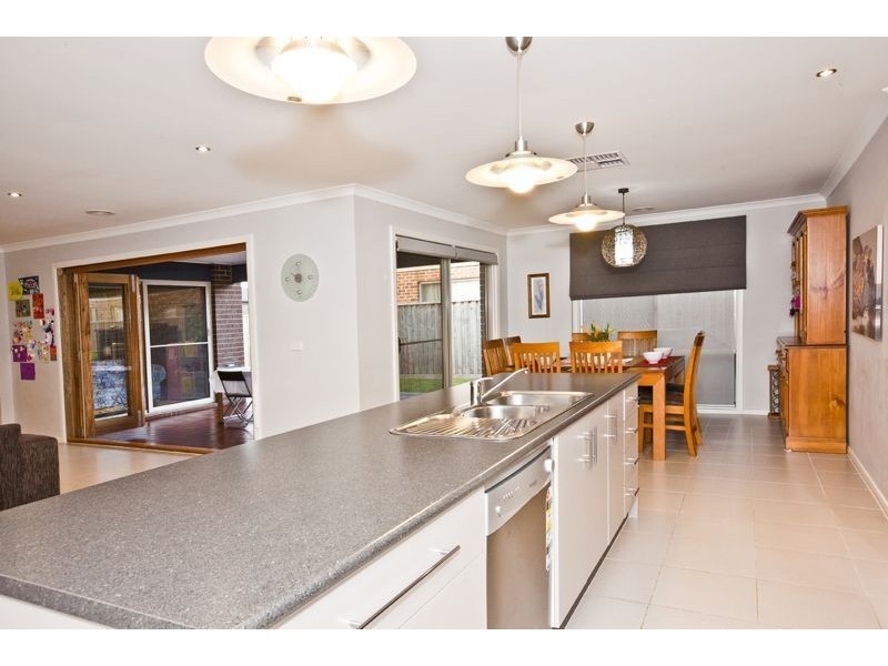 2 Wesson Way, Cranbourne East VIC 3977