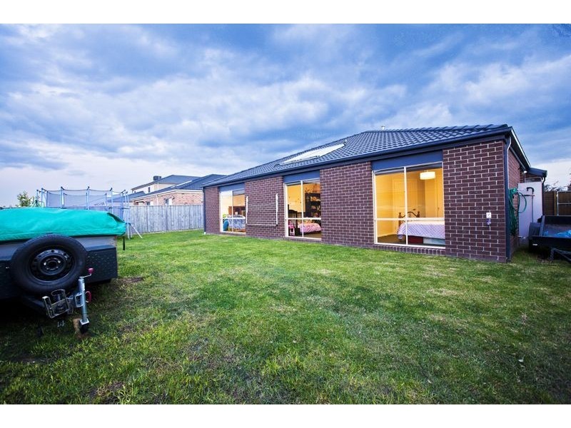2 Wesson Way, Cranbourne East VIC 3977