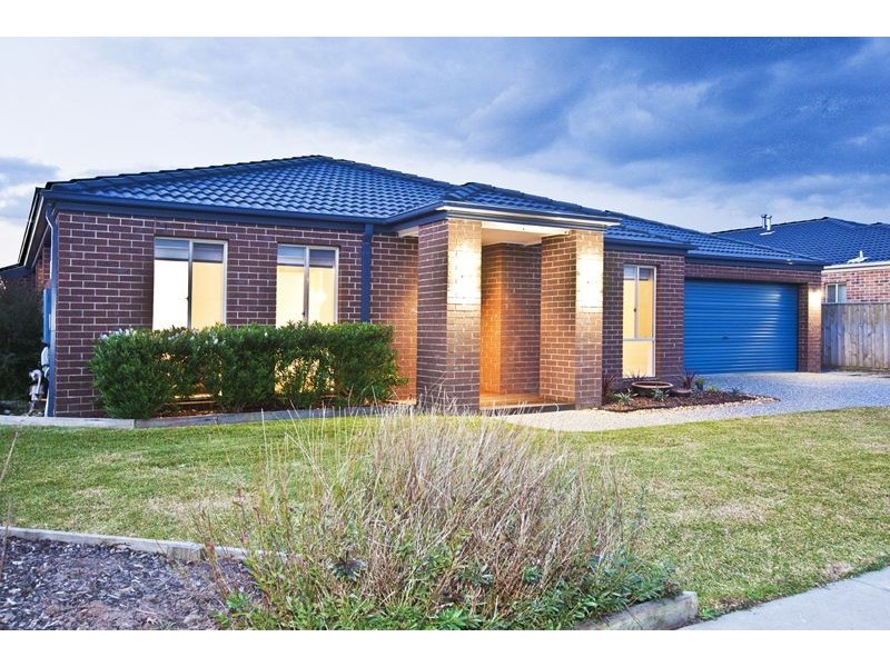 2 Wesson Way, Cranbourne East VIC 3977