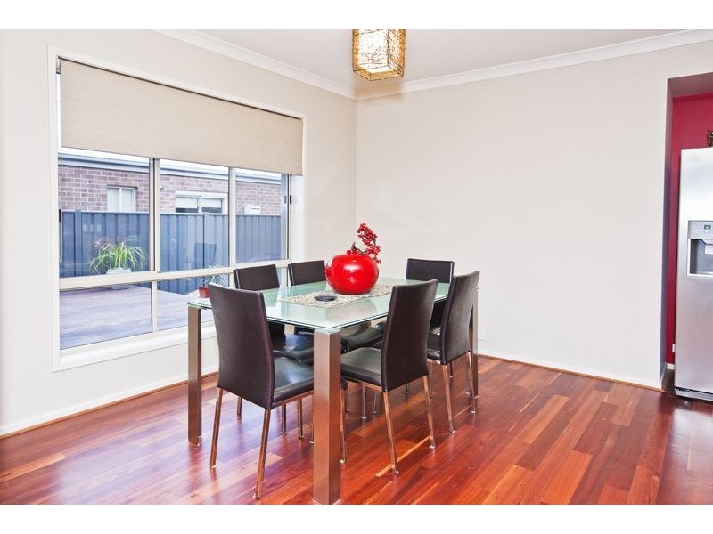 8 Lumina Avenue, Cranbourne VIC 3977