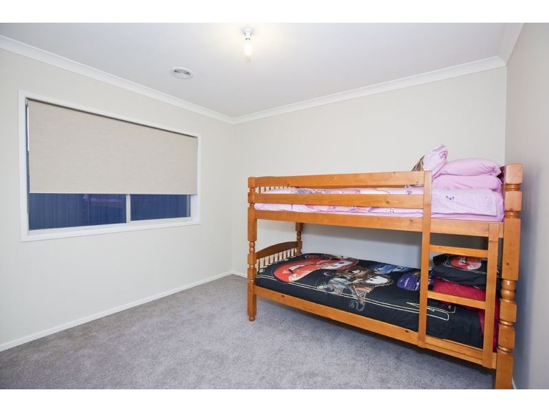 8 Lumina Avenue, Cranbourne VIC 3977
