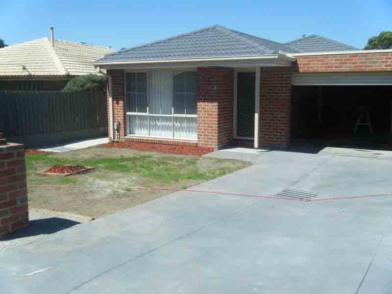 1/42-44 Russell Street, Cranbourne VIC 3977