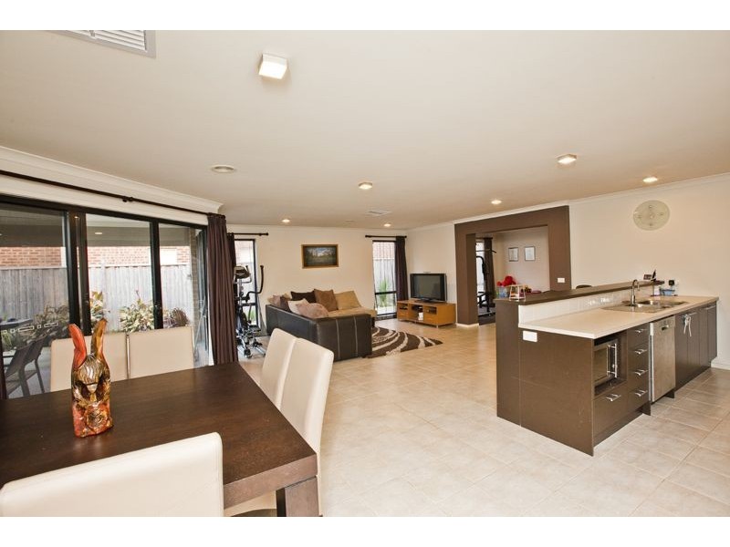 91 Bluemist Circuit, Lyndhurst VIC 3975