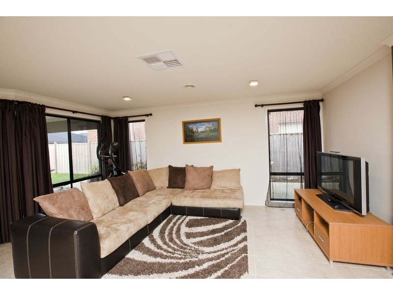 91 Bluemist Circuit, Lyndhurst VIC 3975