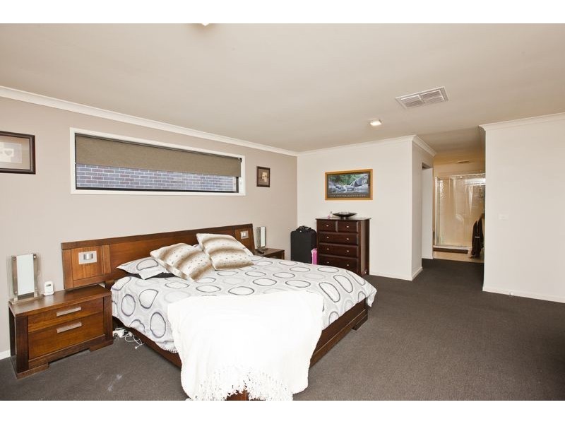 91 Bluemist Circuit, Lyndhurst VIC 3975