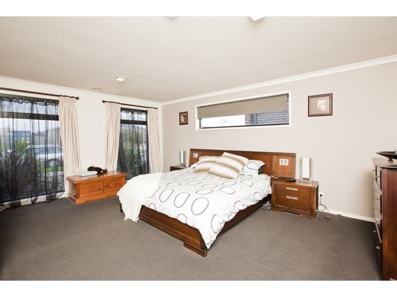 91 Bluemist Circuit, Lyndhurst VIC 3975