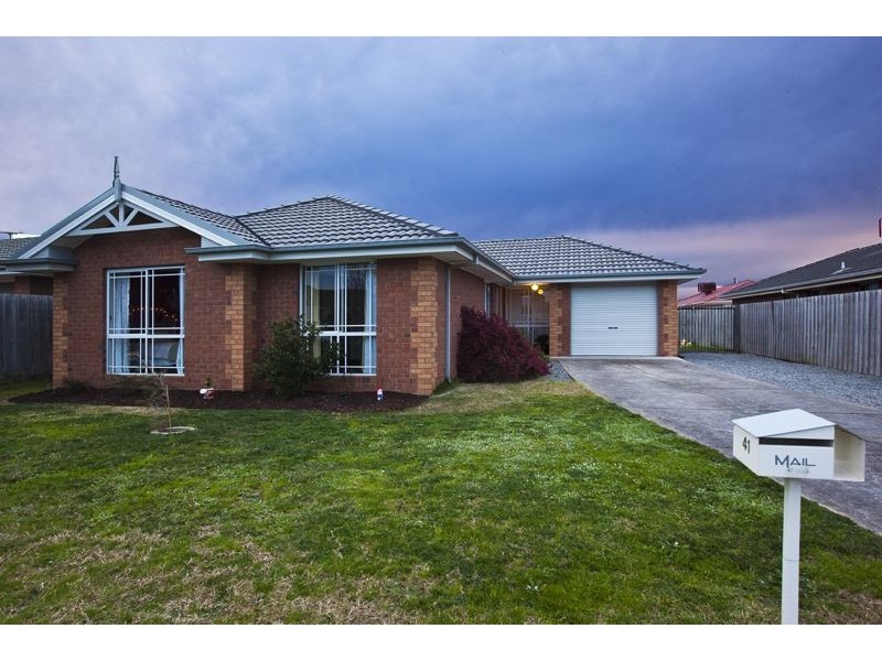 41 Middleham Close, Cranbourne VIC 3977
