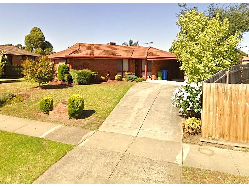 15 Hoysted Avenue, Cranbourne North VIC 3977