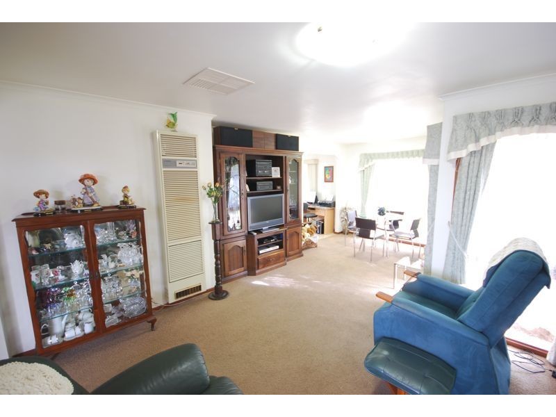 15 Hoysted Avenue, Cranbourne North VIC 3977